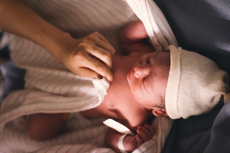 Yeni doğan bebek ihtiyaçları, Yenidoğan bebeğe ne alınır